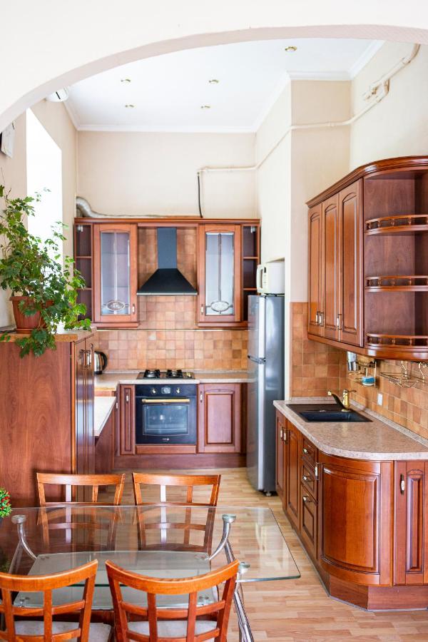 Апартаменти 3-Кімнатні Поруч З Тц Цум, Метро Театральна Kyjev Exteriér fotografie